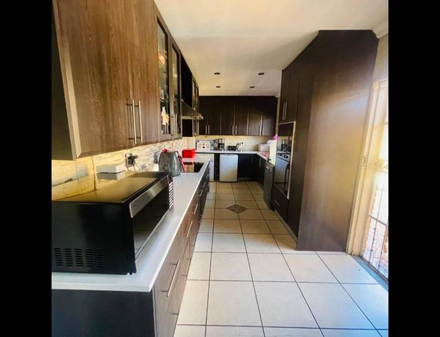 3 BEDROOM HOUSE FOR SALE IN DALPARK EXT 11